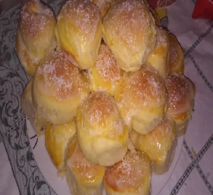 Pãezinhos de leite condensado e coco ralado