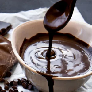 Calda de Chocolate prática, deliciosa e perfeita para bolos, doces e sorvetes