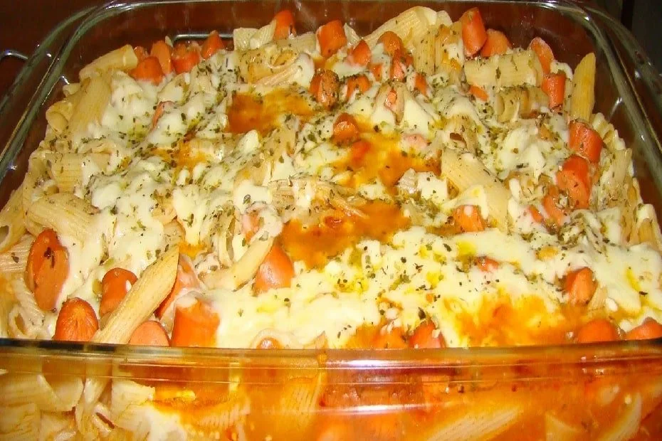 Macarronada Penne com Salsicha e Muçarela