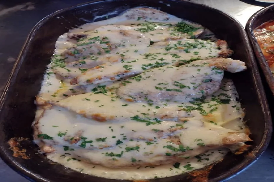 Filé de Peixe Empanado e Gratinado ao Molho Branco