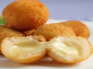 Bolinho de Queijo Frito