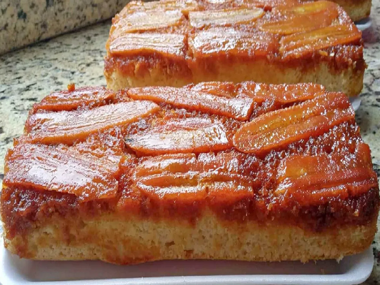 Receita de Bolo de Banana: Como fazer um bolo delicioso e fácil com bananas  caramelizadas