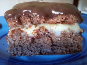 Bolo de chocolate fofinho com recheio prestígio