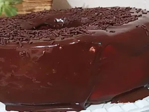 Como fazer a receita de bolo de chocolate simples sem ovo