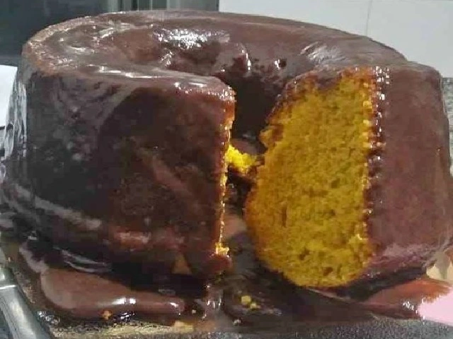 Receita de bolo de cenoura com cobertura de chocolate